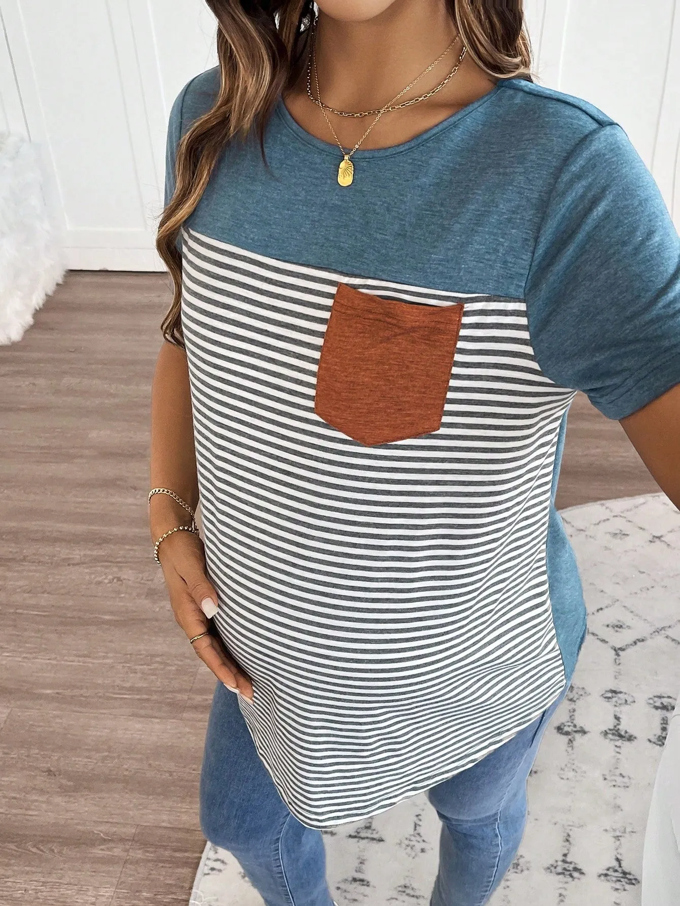 Camiseta premamá de manga corta con bolsillo