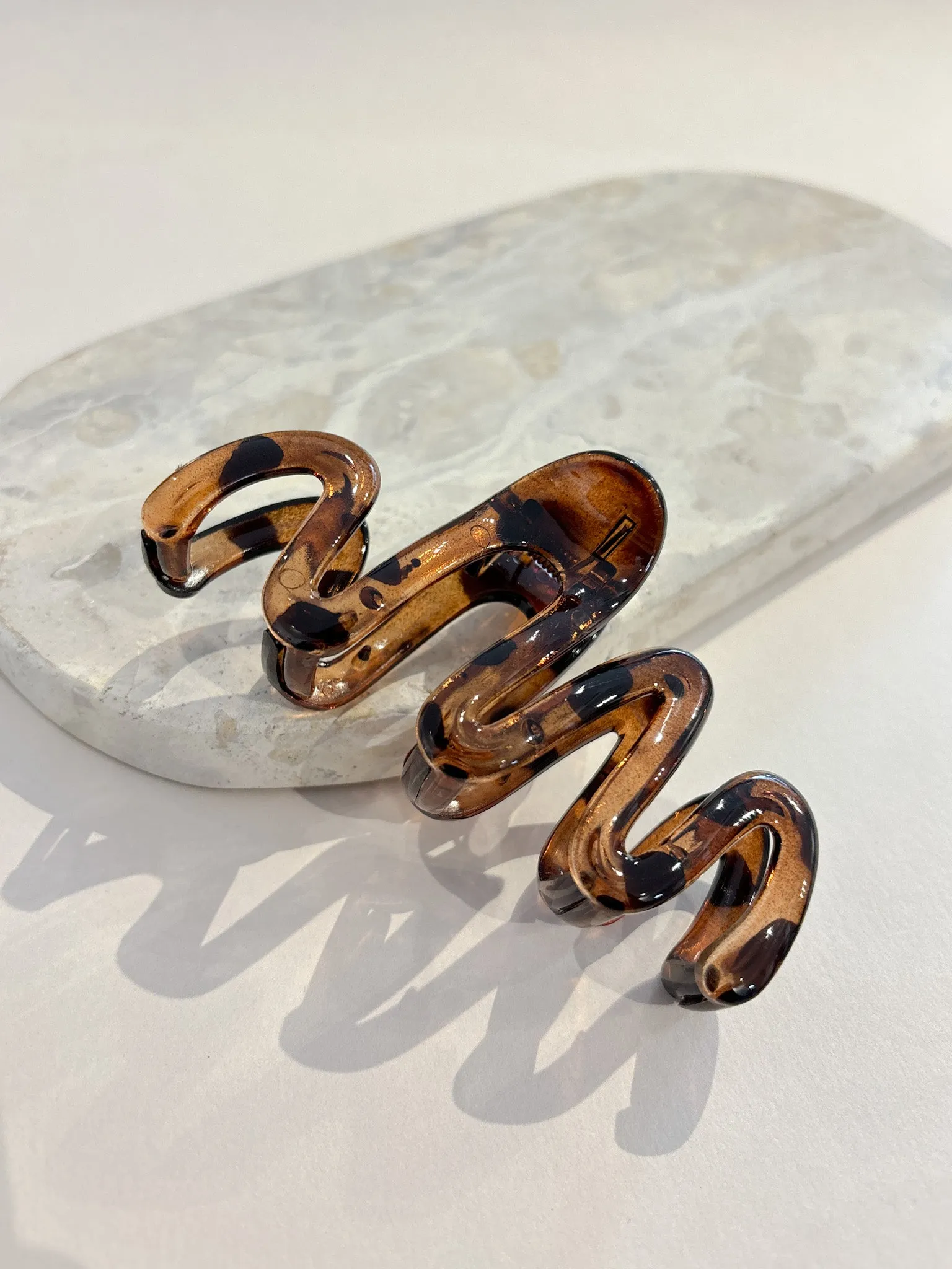Cappuccino Wavy Hair Claw Clip
