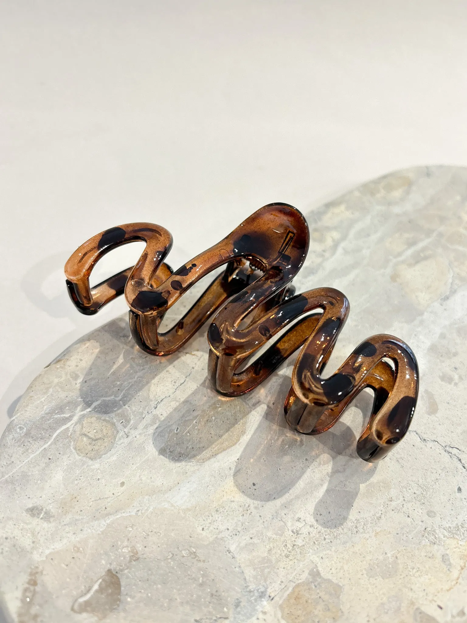 Cappuccino Wavy Hair Claw Clip