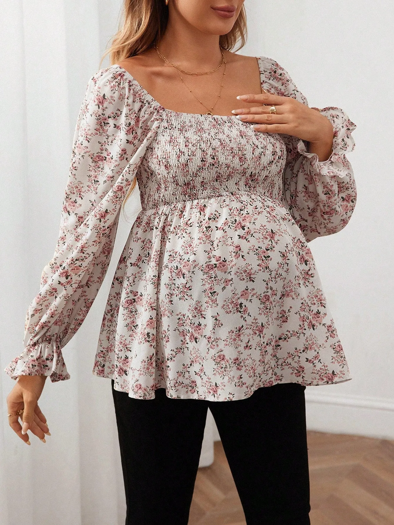 Cherry Vibes Blusa de farol con estampado floral para mamás