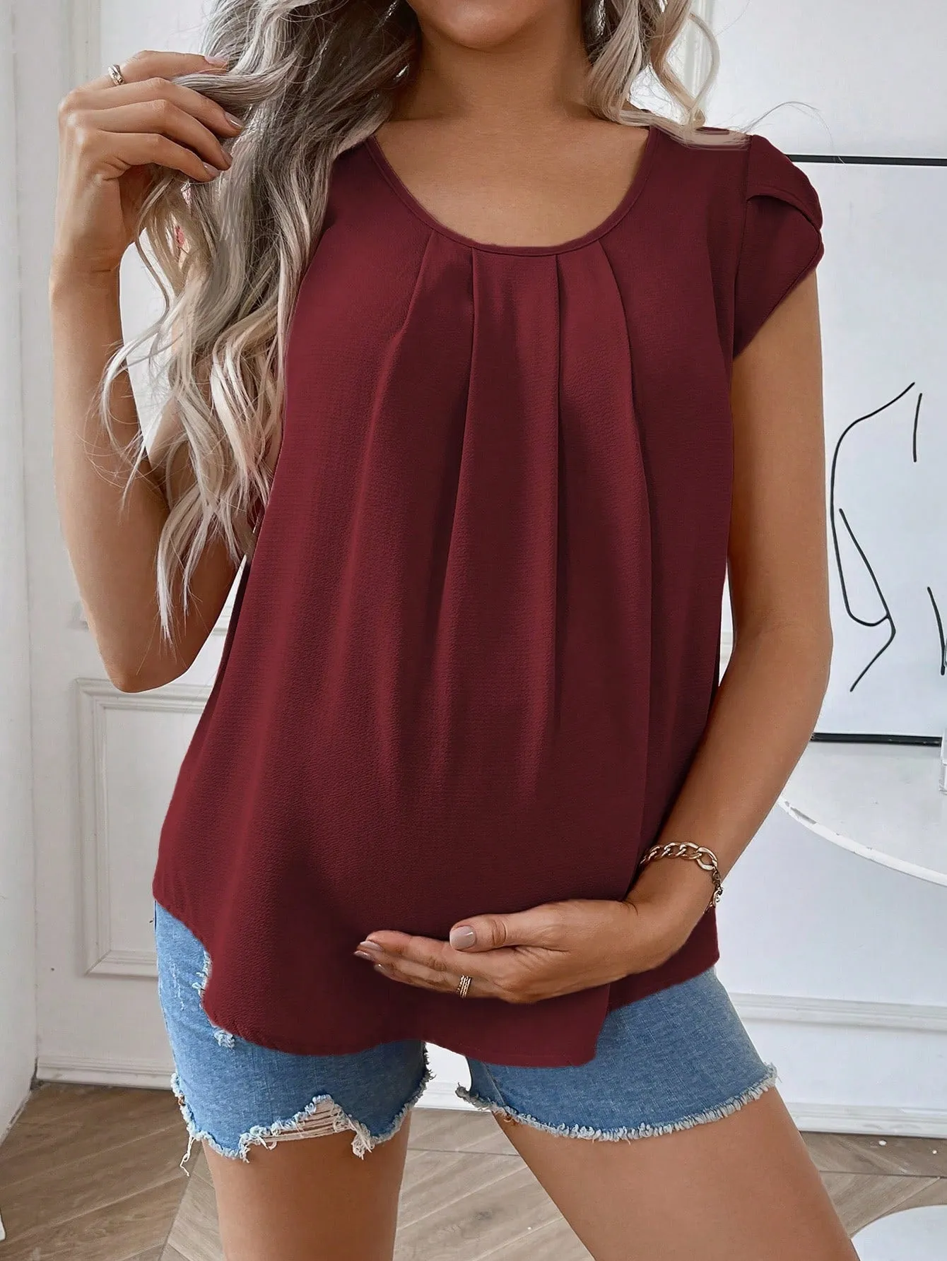Cherry Vibes Blusa Plisada con Mangas de Pétalos en