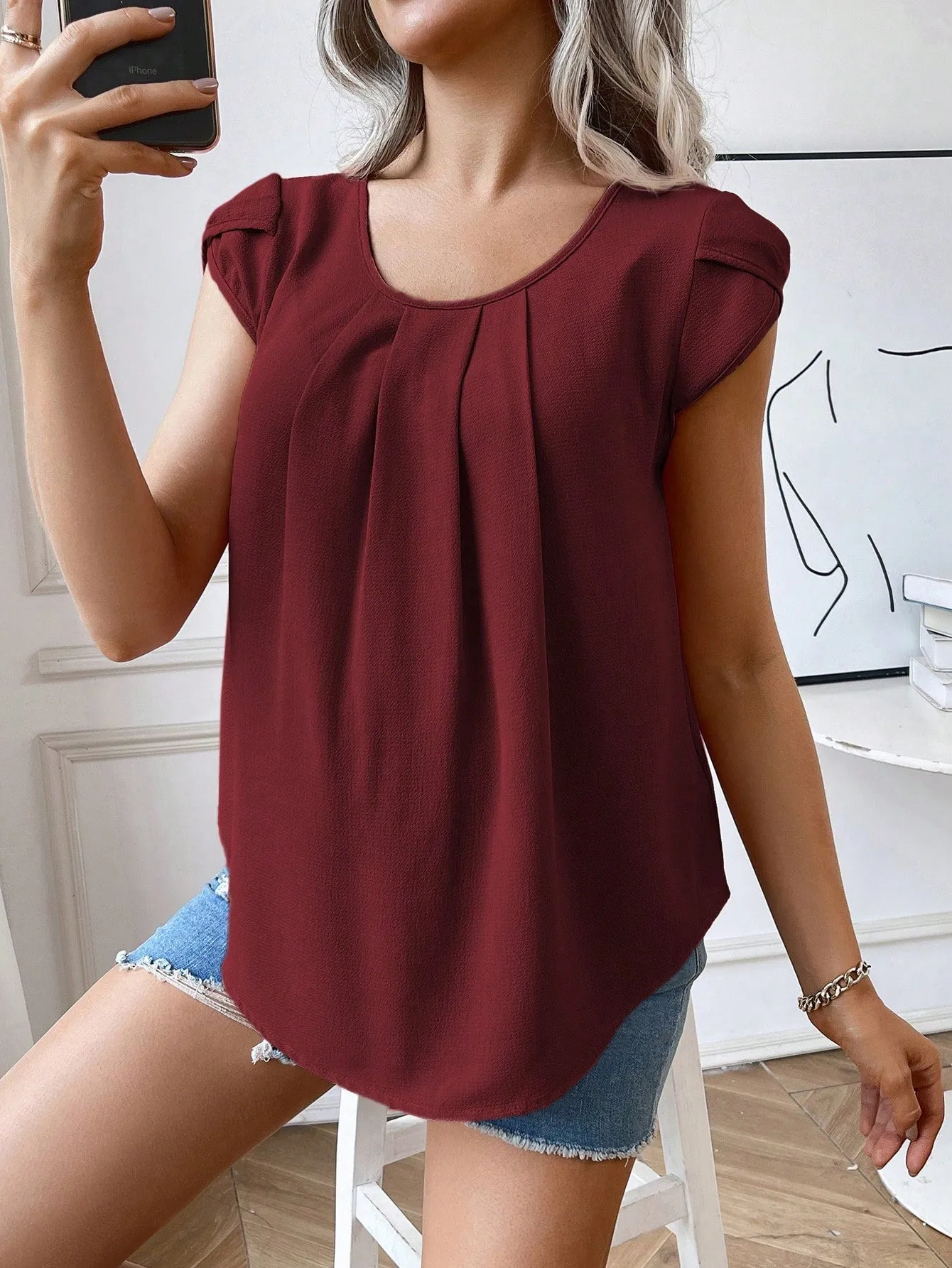 Cherry Vibes Blusa Plisada con Mangas de Pétalos en