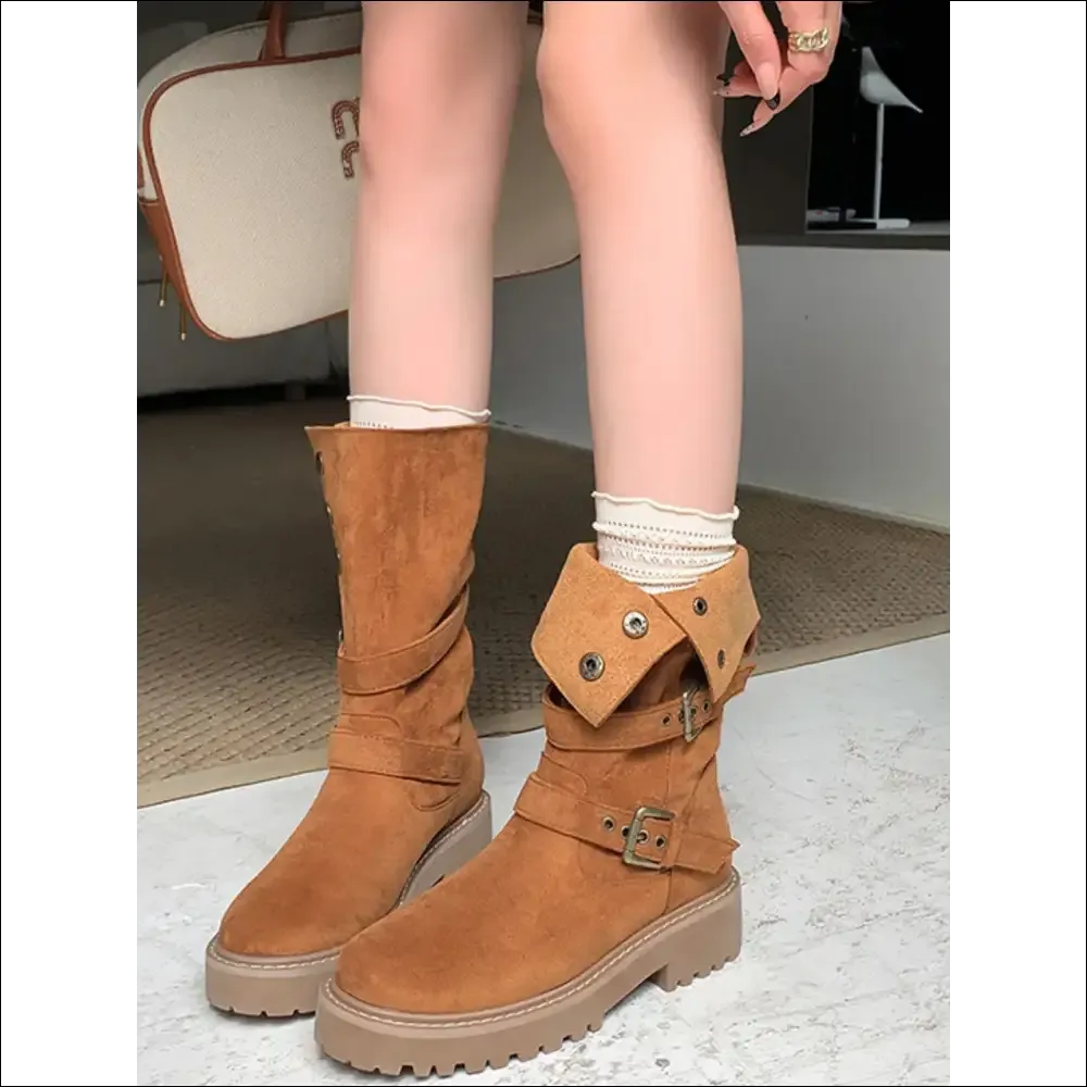 Chic Round Toe Platform Boots for Trendy Women