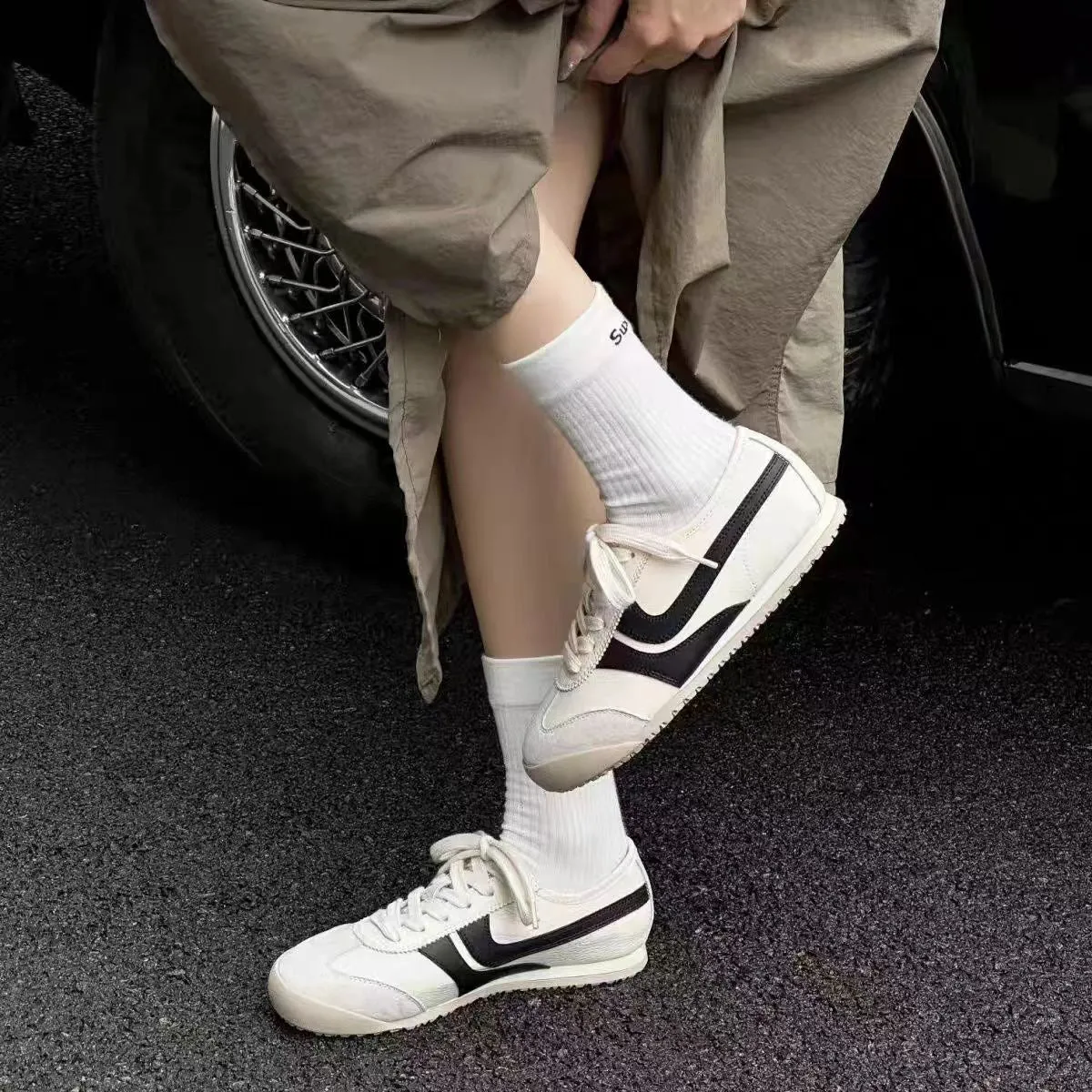 Contrast Line Detail Flats Athletic
