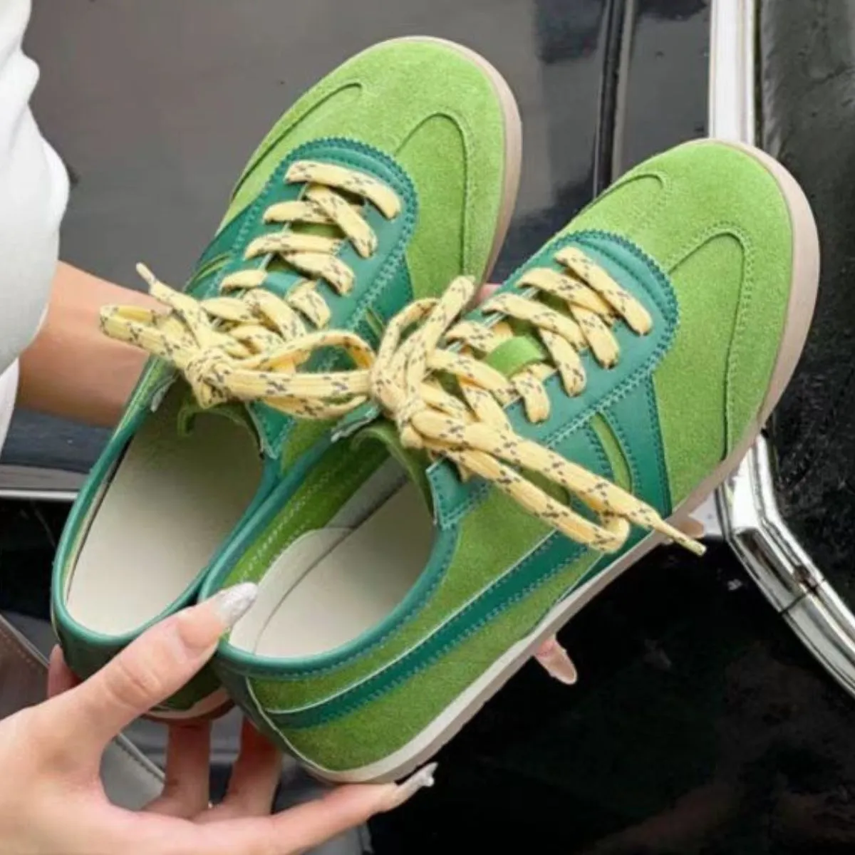 Contrast Line Detail Flats Athletic