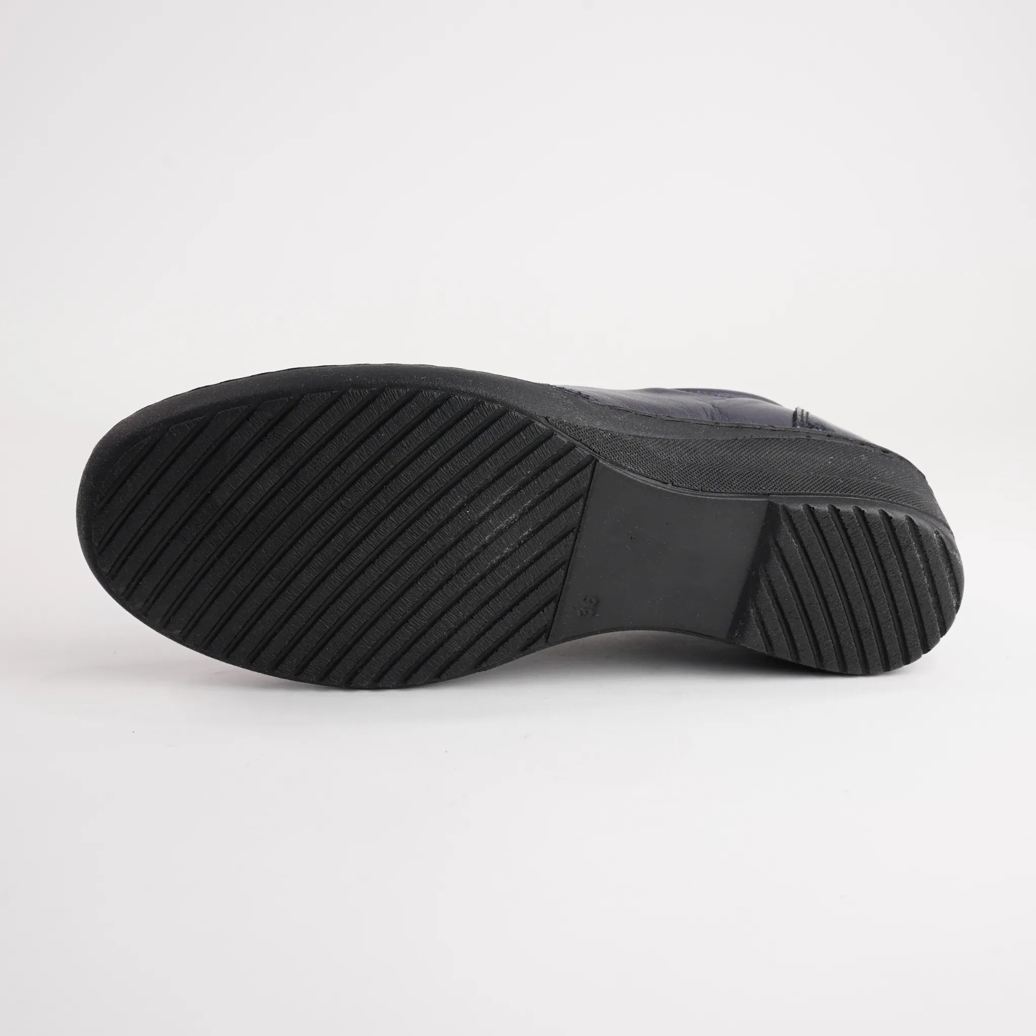 CP461-18 Navy Patent Leather Flats