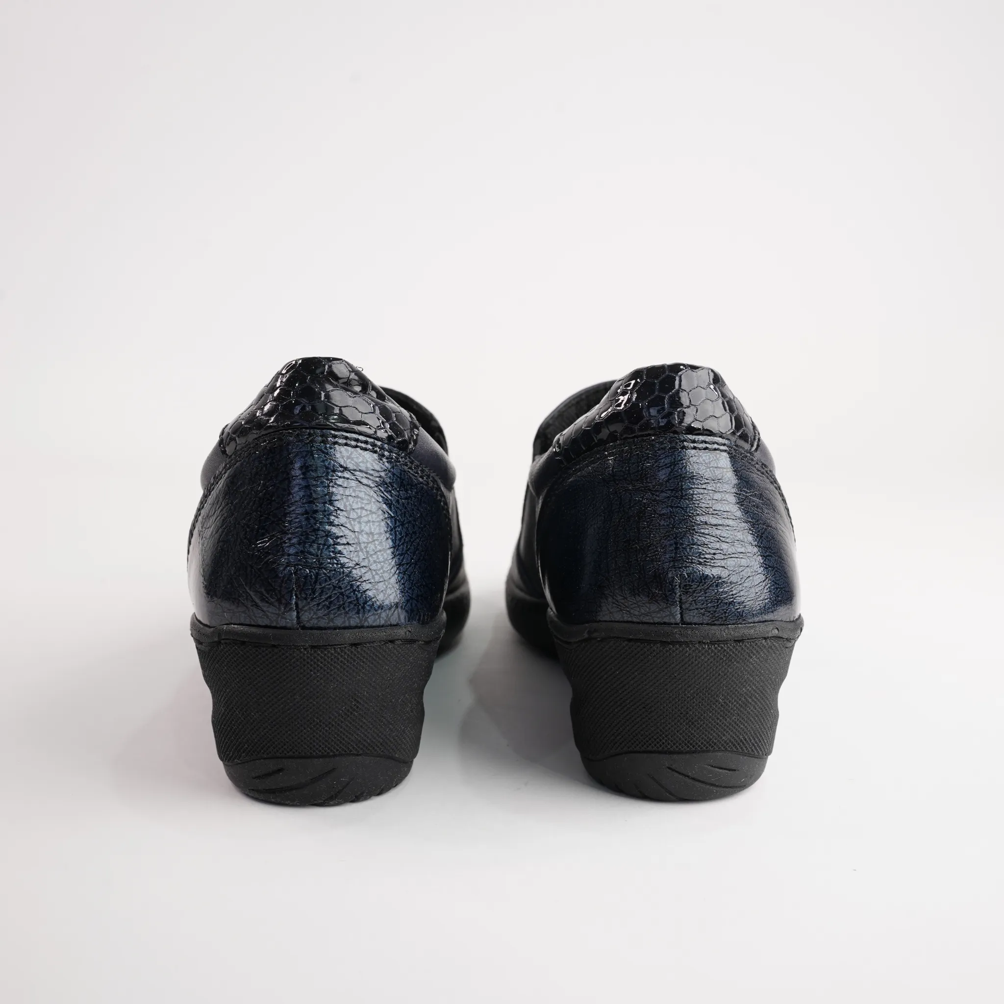 CP461-18 Navy Patent Leather Flats