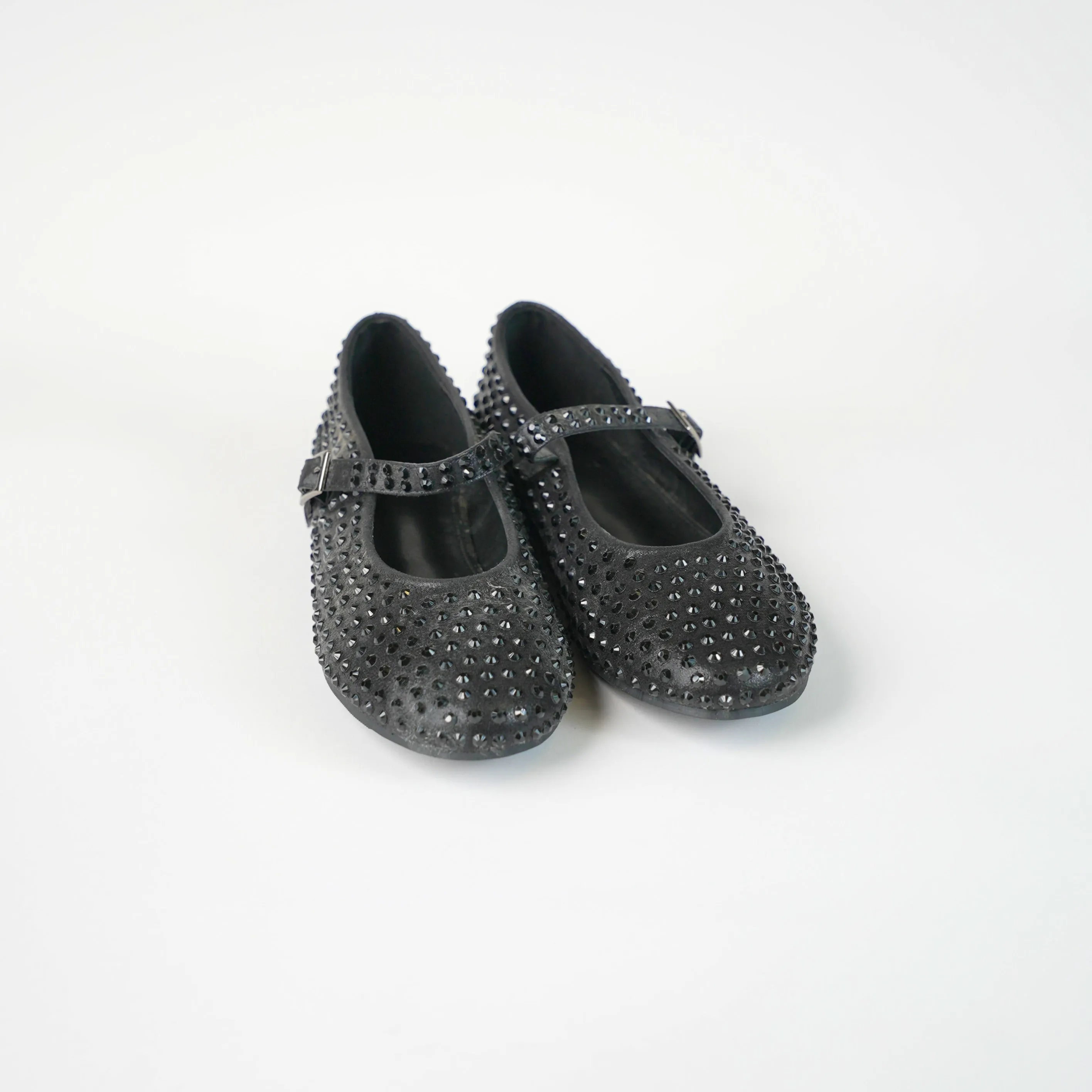 Flat shoe