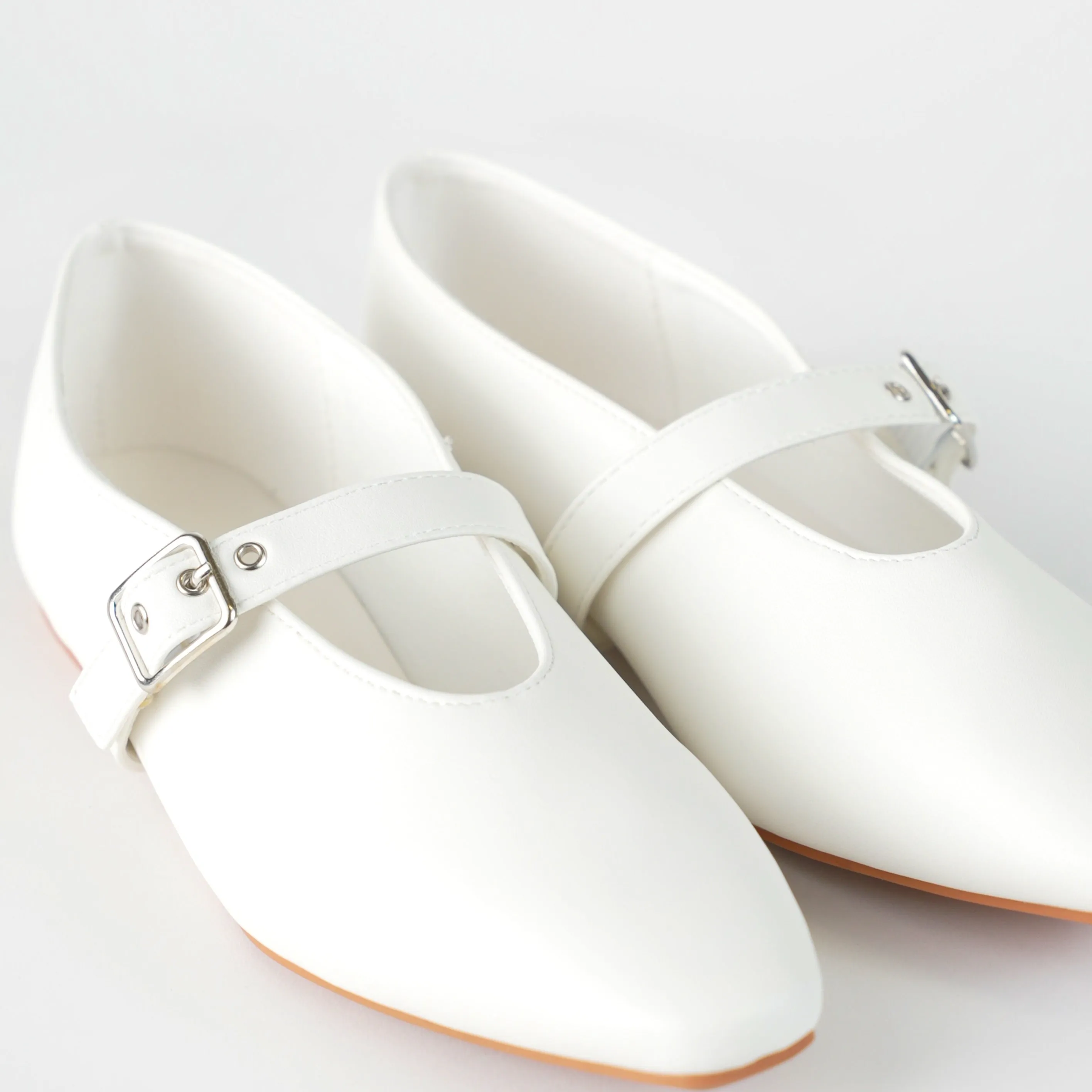 FLAT SHOE