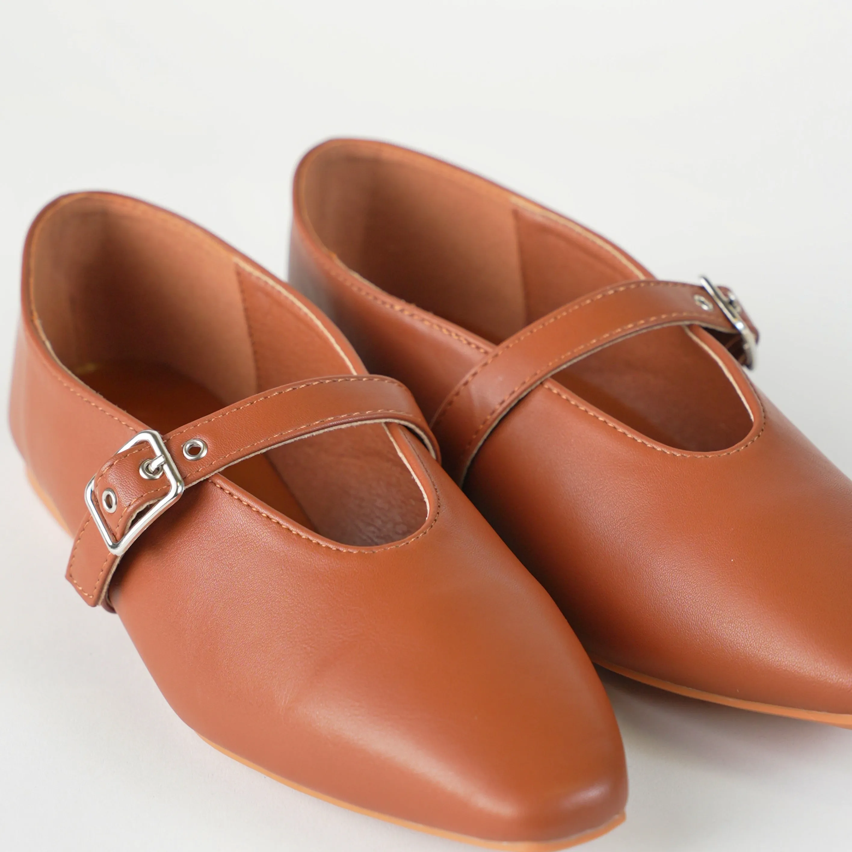 FLAT SHOE