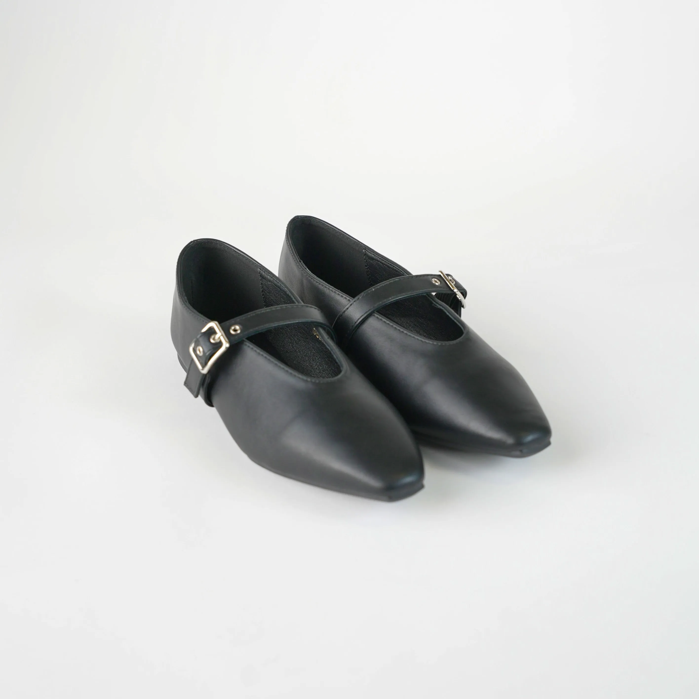 FLAT SHOE