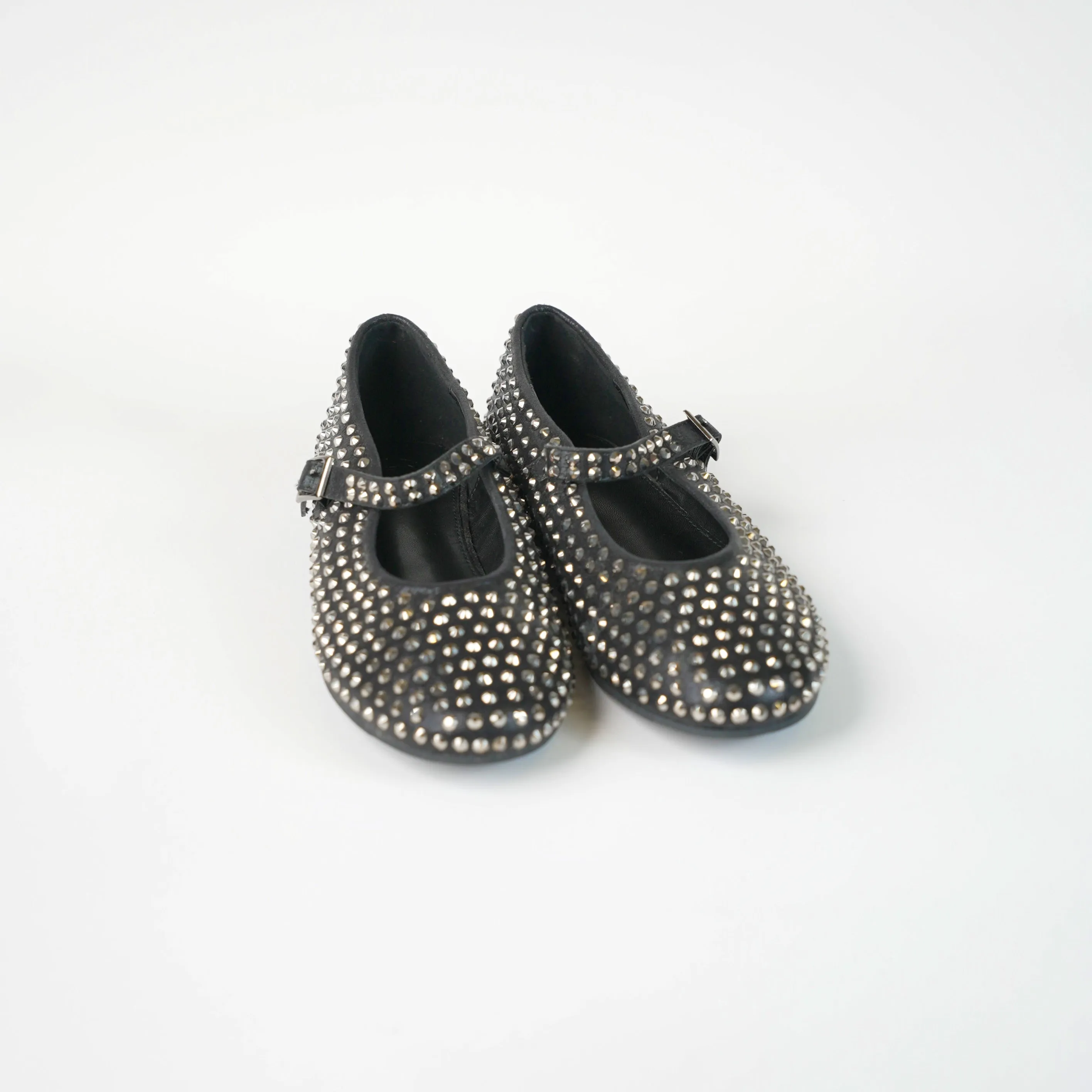 Flat shoe