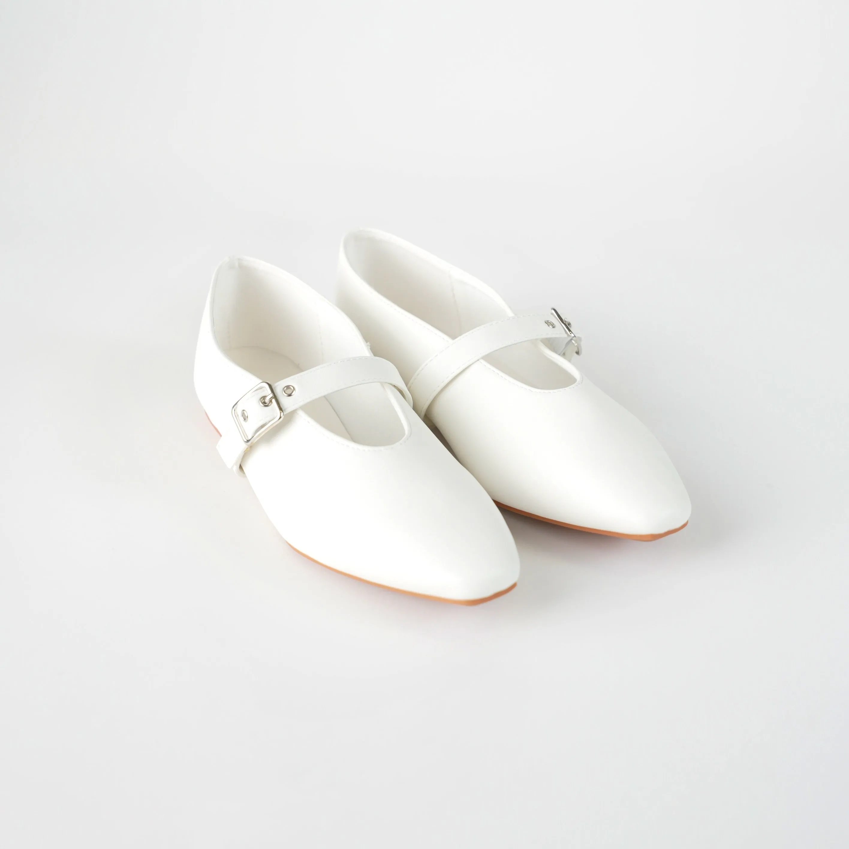 FLAT SHOE