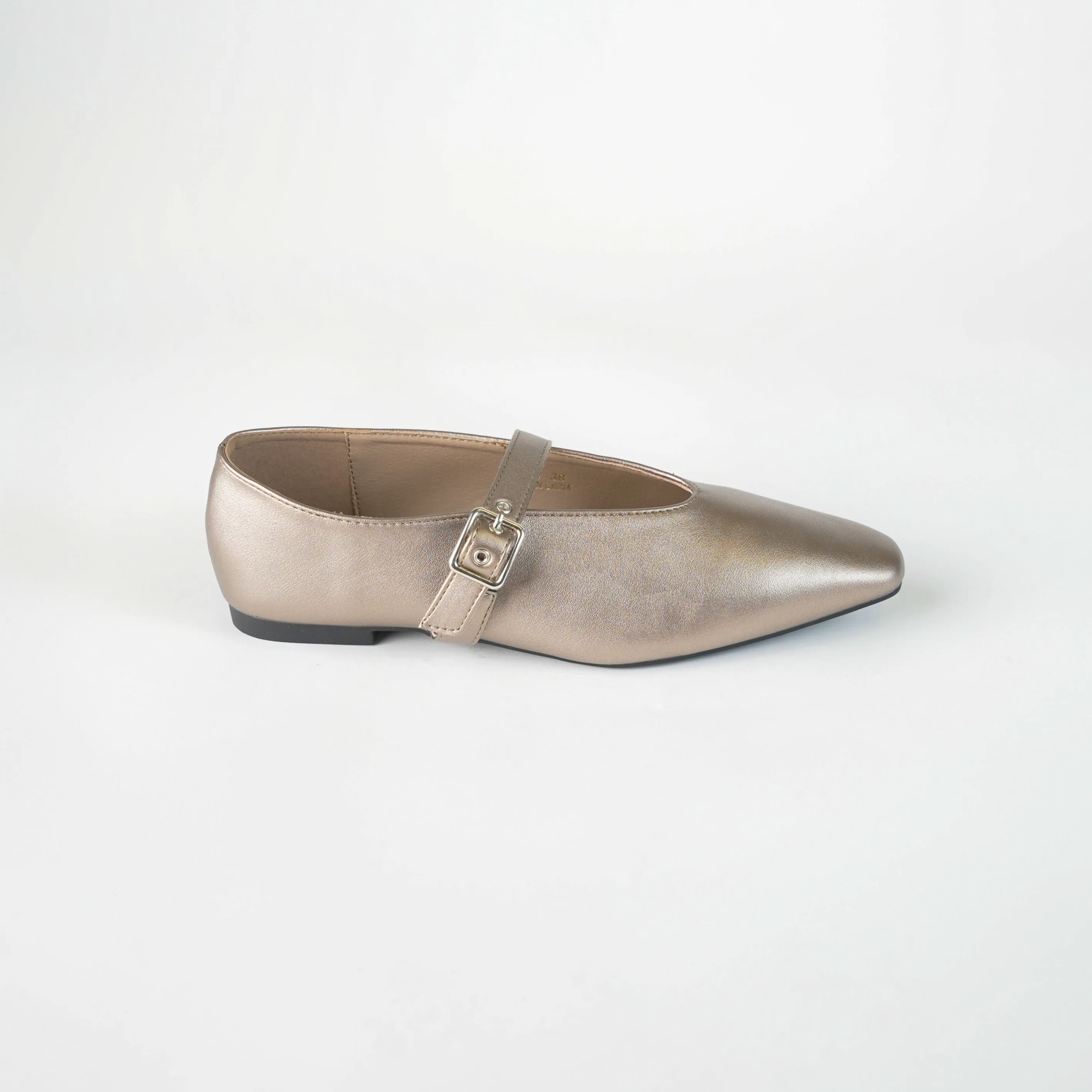 FLAT SHOE