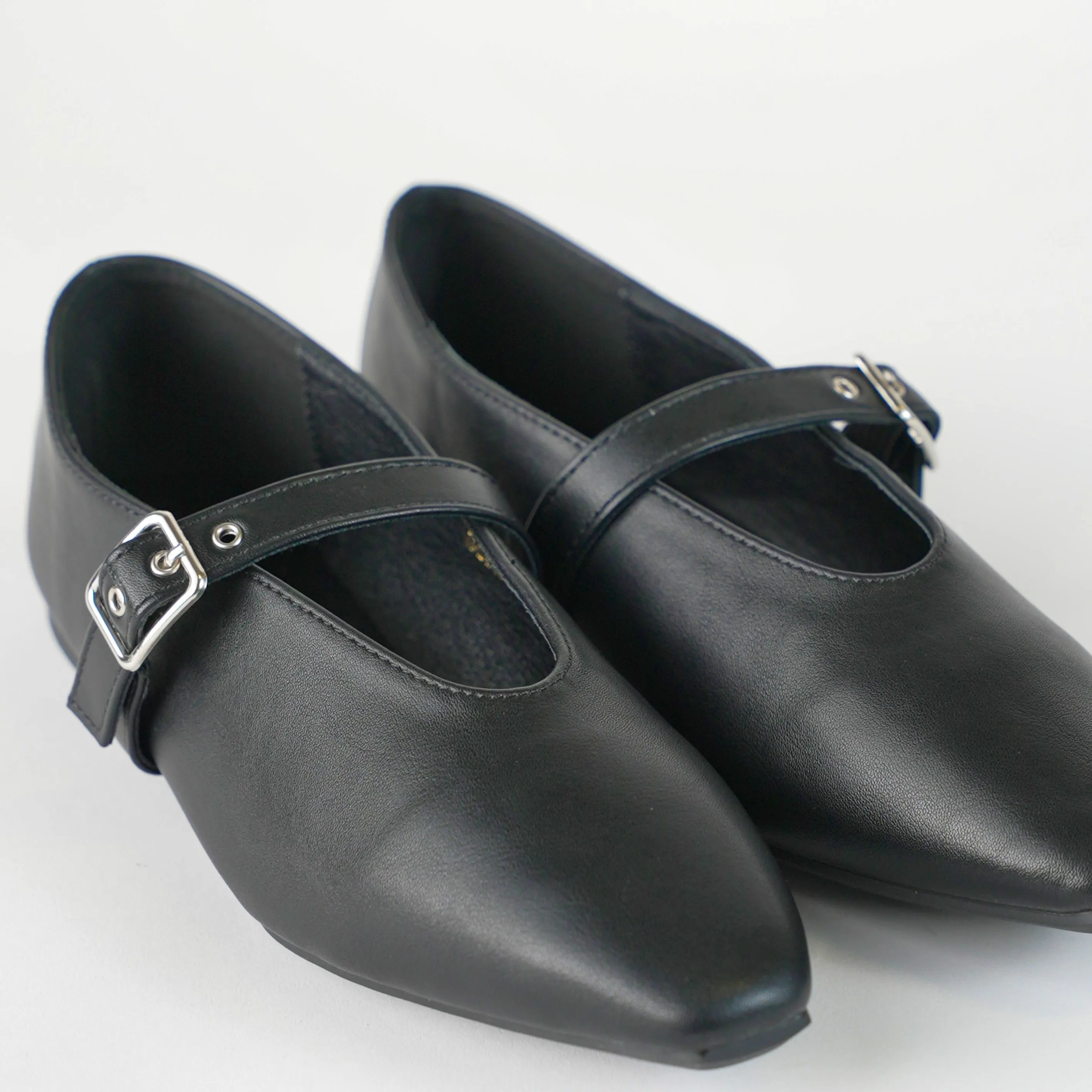 FLAT SHOE