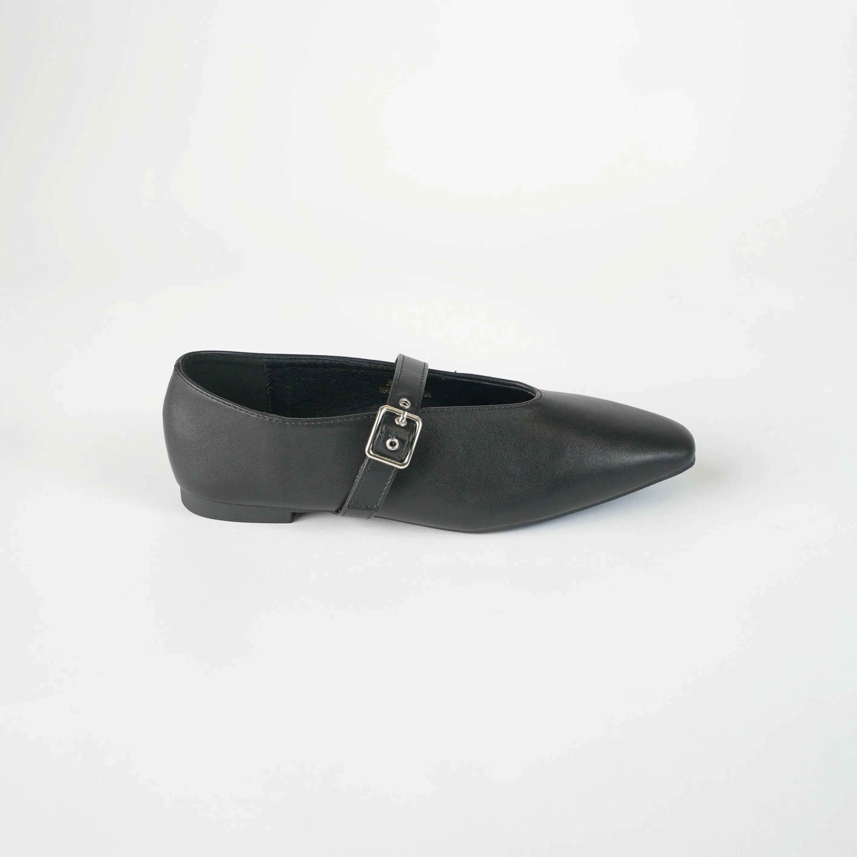 FLAT SHOE