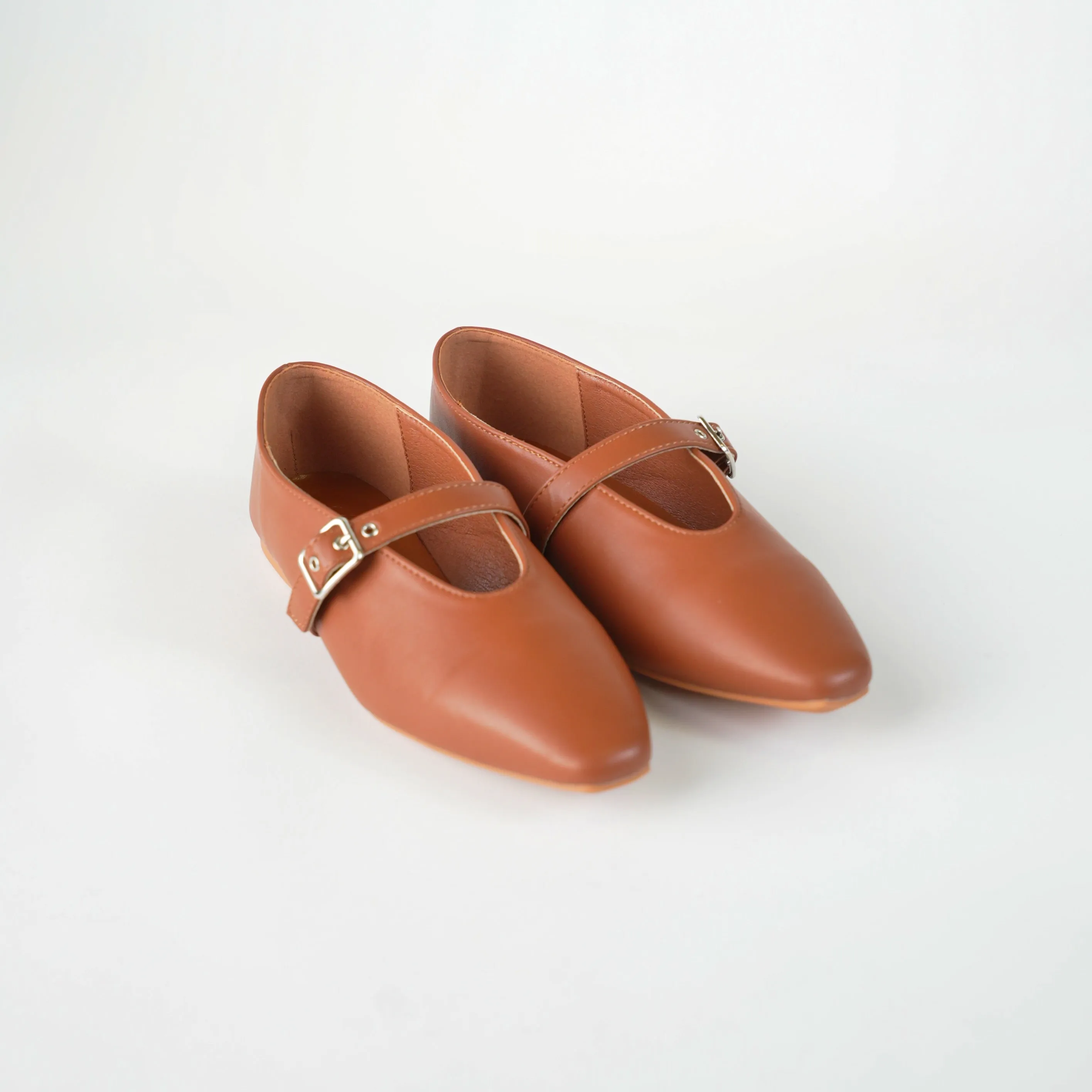 FLAT SHOE