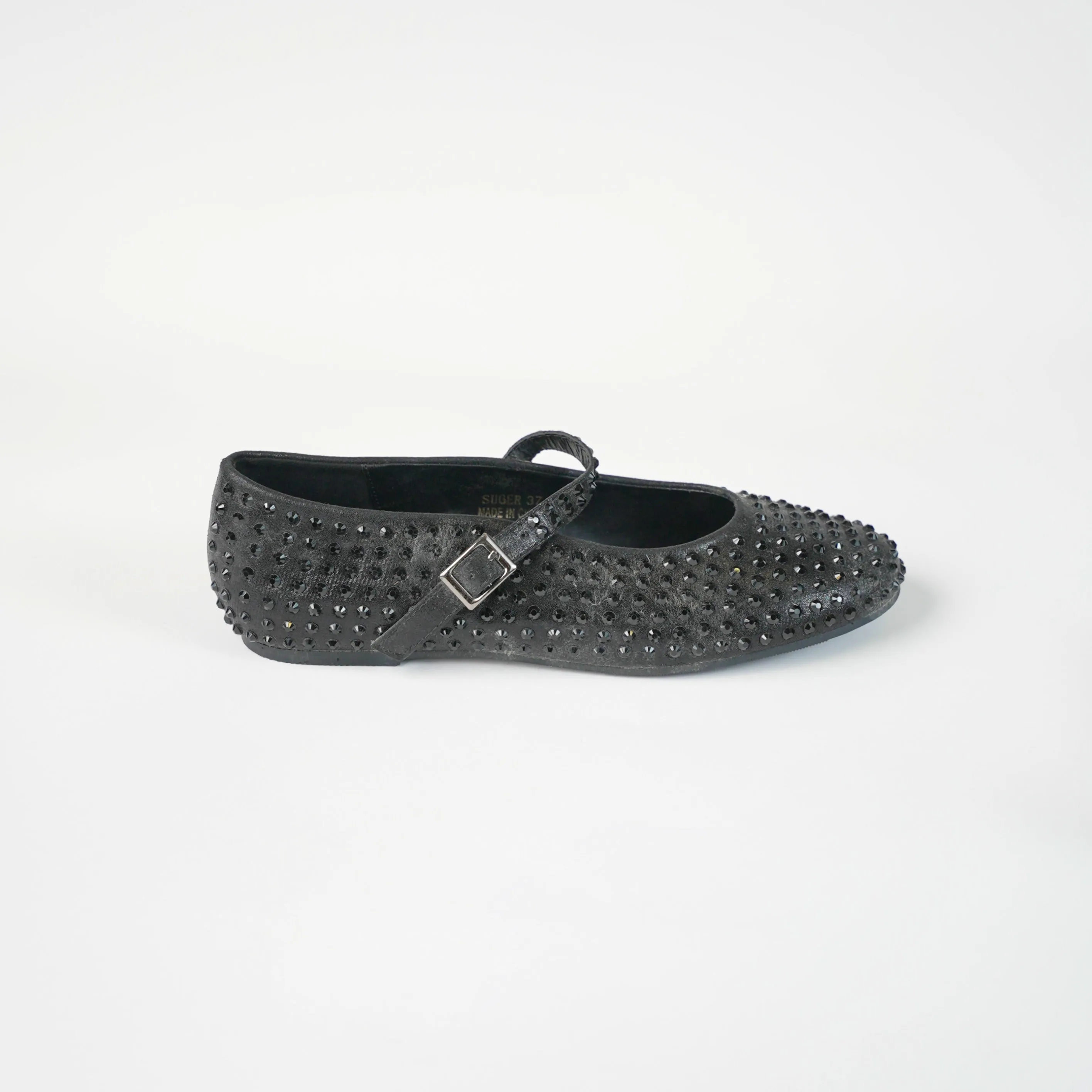 Flat shoe