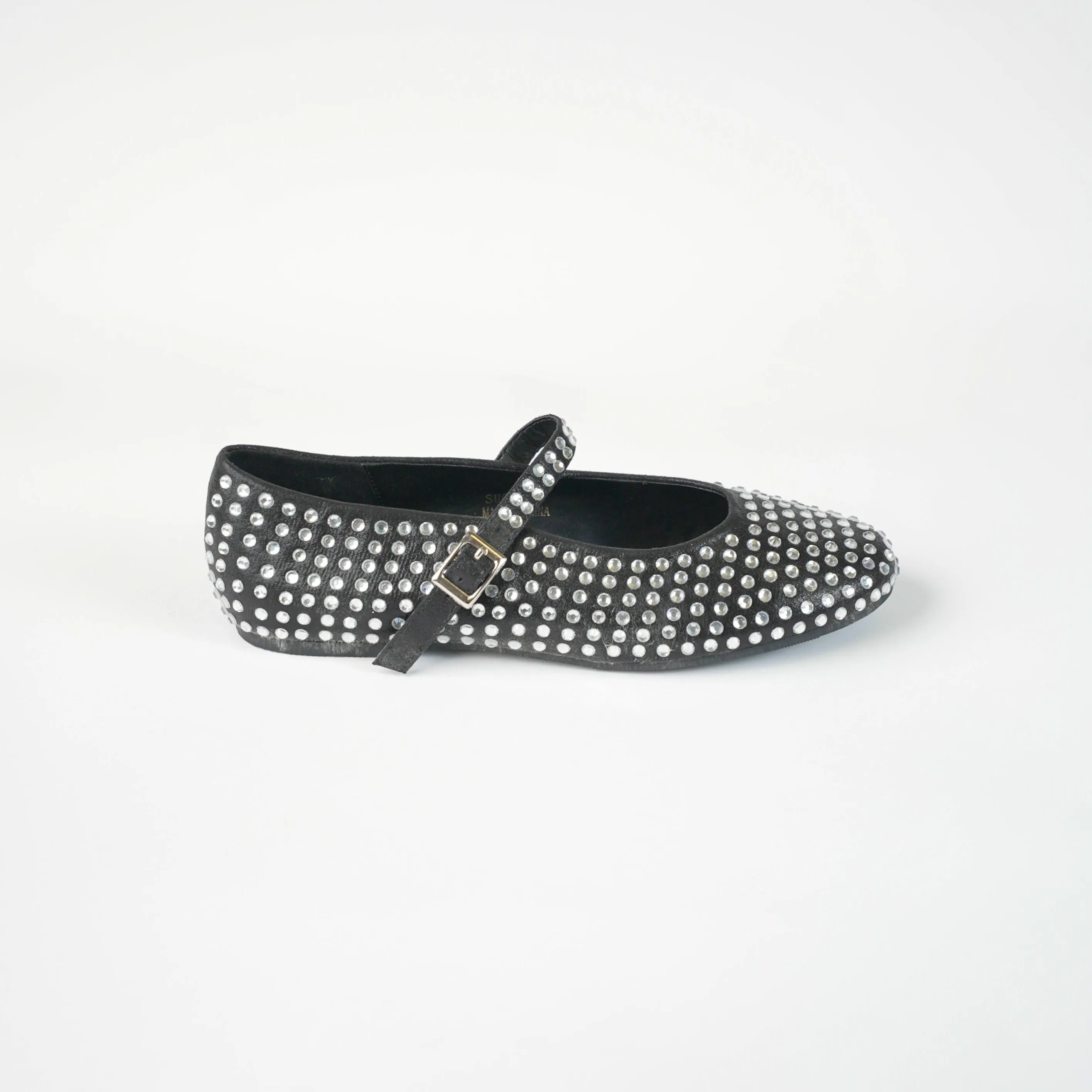 Flat shoe