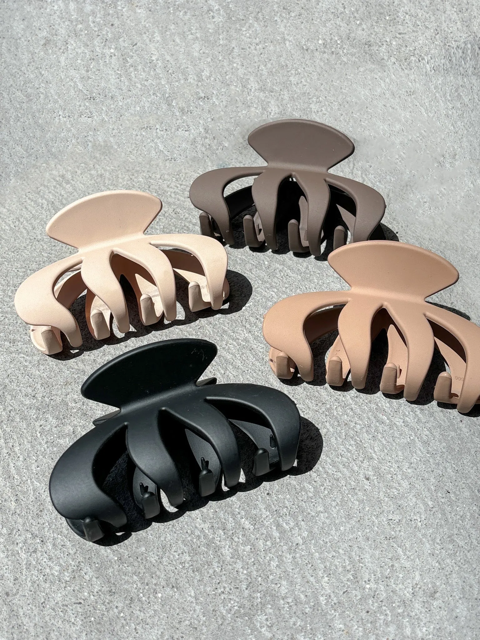 Octoclaw Hair Claw Clip in Tan