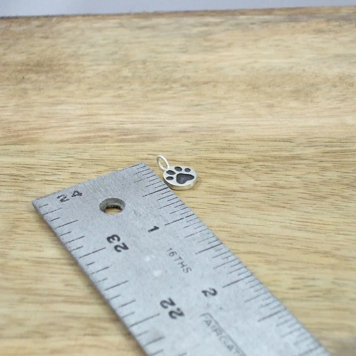 Pequeño Dog Paw Pendant with Chain