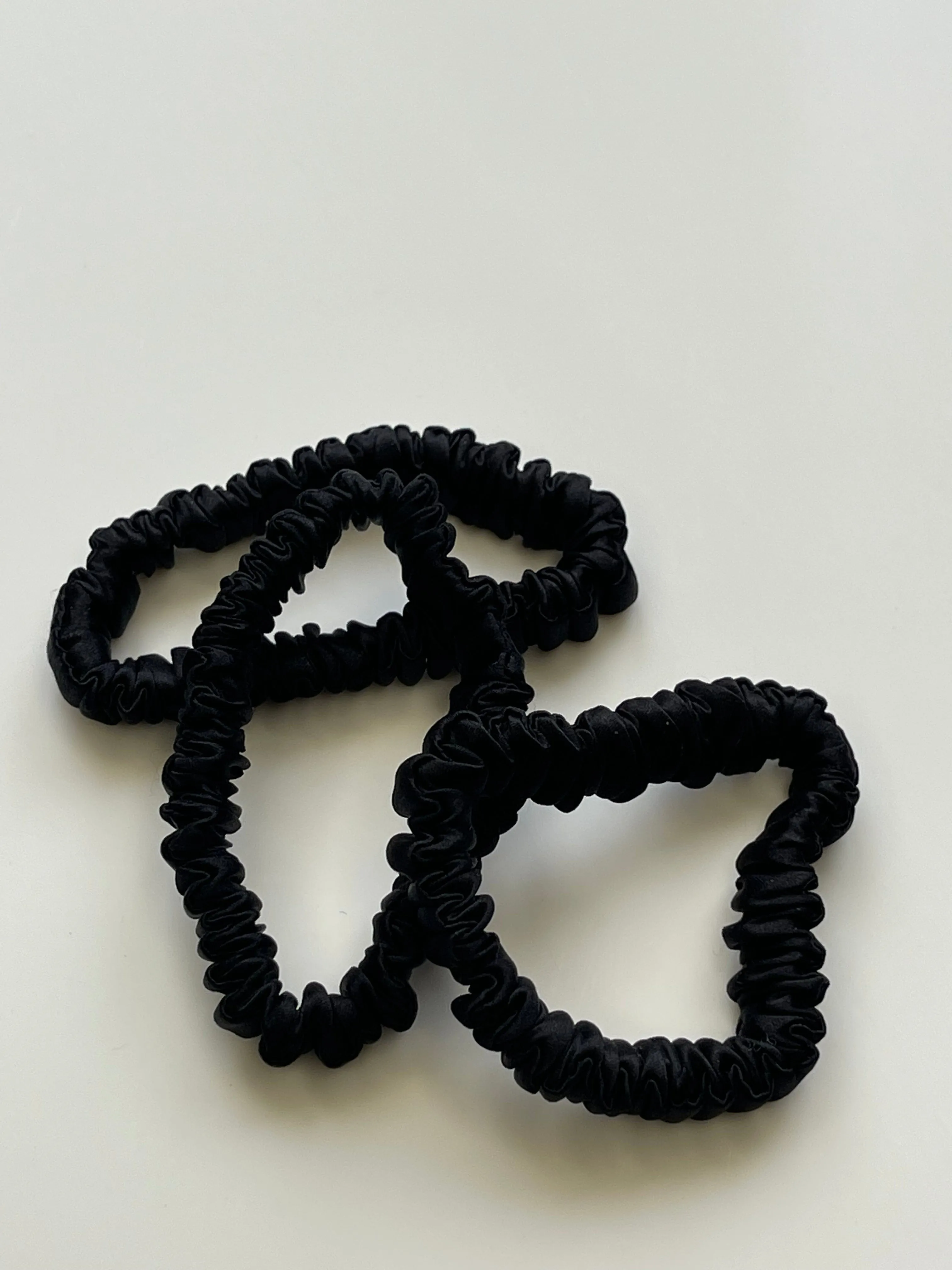 Sassy Copenhagen - 100% Silk hair elastic - Sisse 3 pcs black