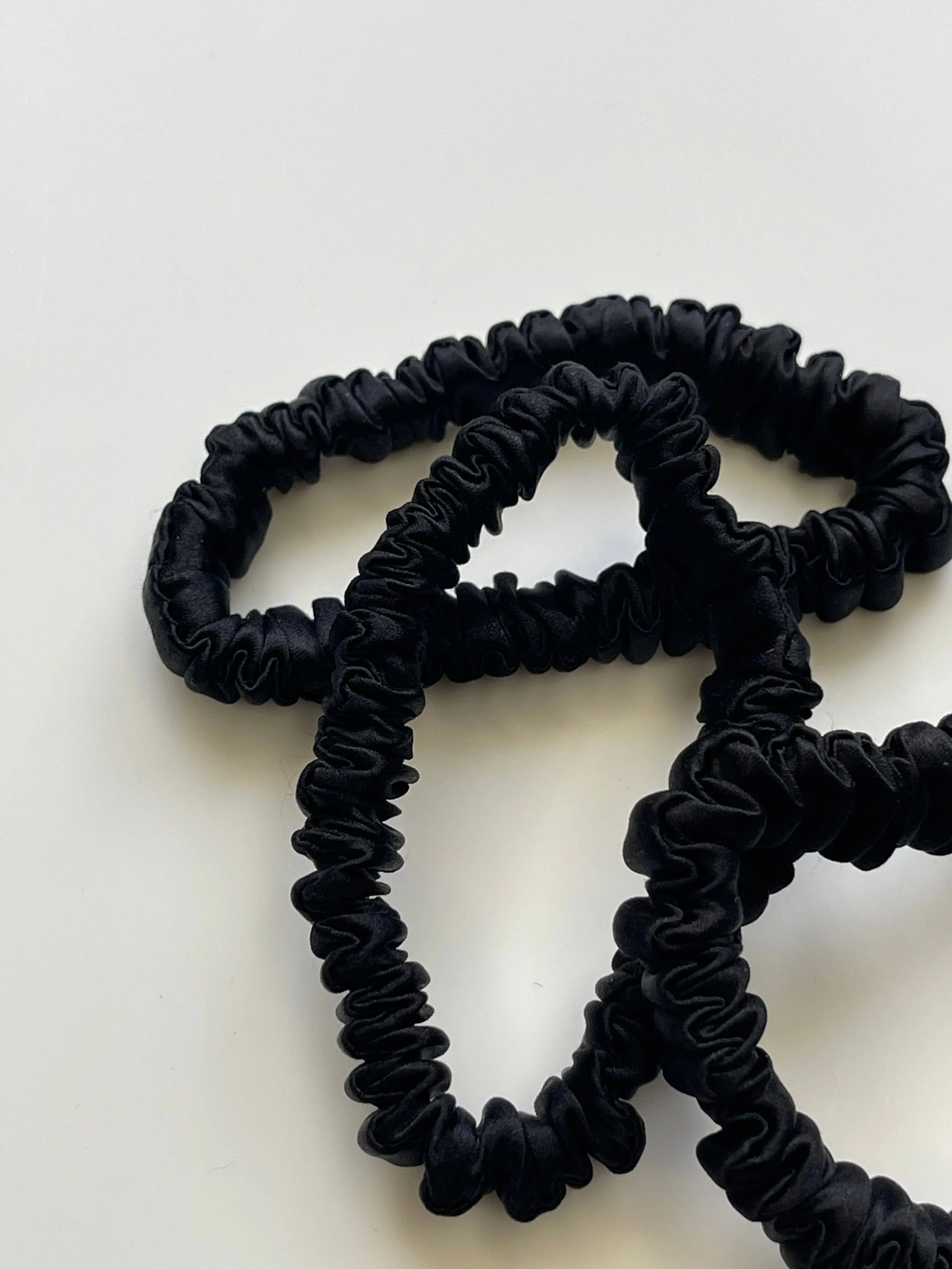 Sassy Copenhagen - 100% Silk hair elastic - Sisse 3 pcs black