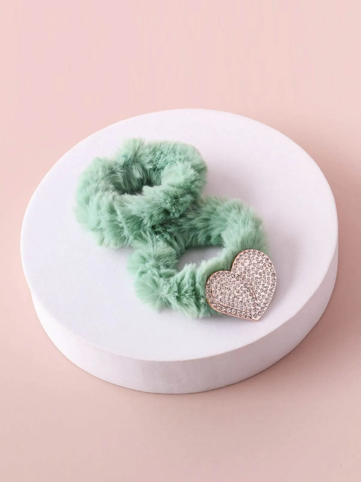 WOMEN'S ASSORTED COLORS FUZY HEART HAIR SCRUNCHES